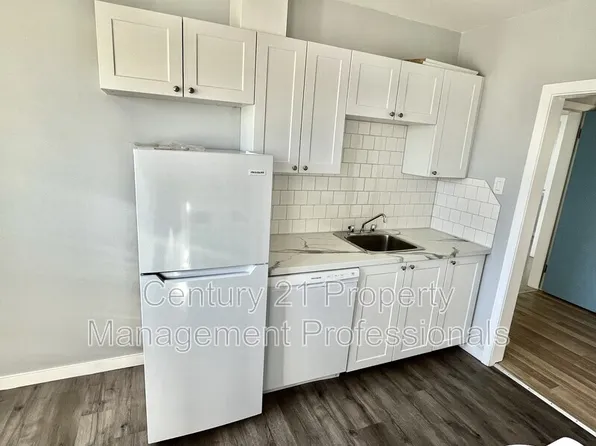 2 117th St NW #11235, Edmonton, AB T5G 2W3