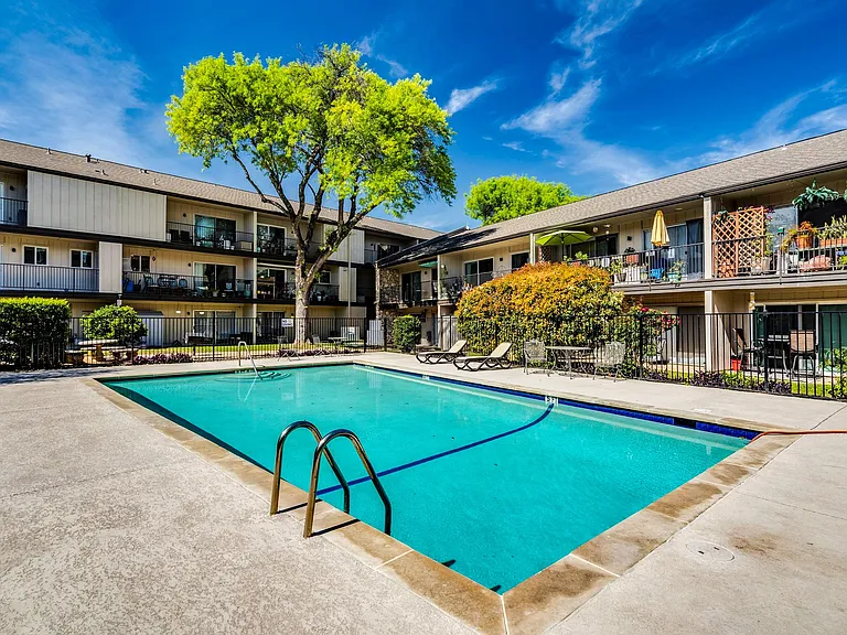 500 E Riverside Dr #206 — Photo 28
