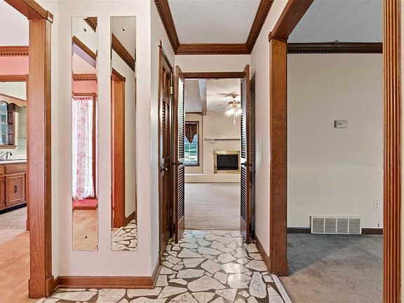 5th image of 5290 Canewood Ave