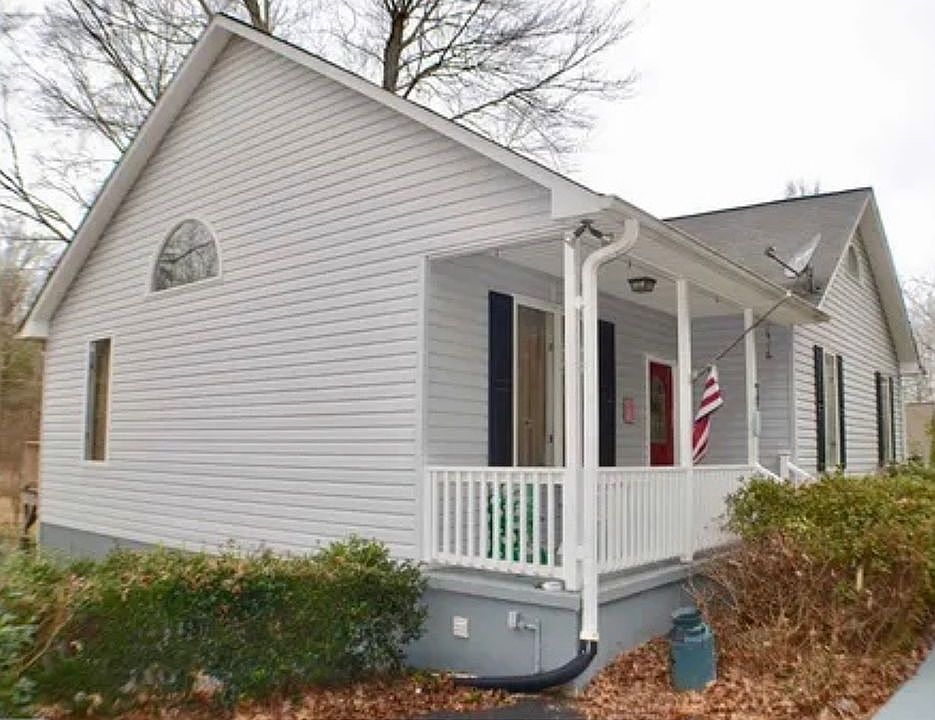 1st image of 209 Forest Ave