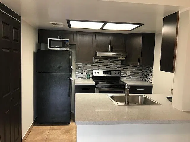 2 bed, 2.0 bath, 910 sqft, $2,100 — Photo 2
