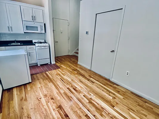 Rented by Compass | media 12