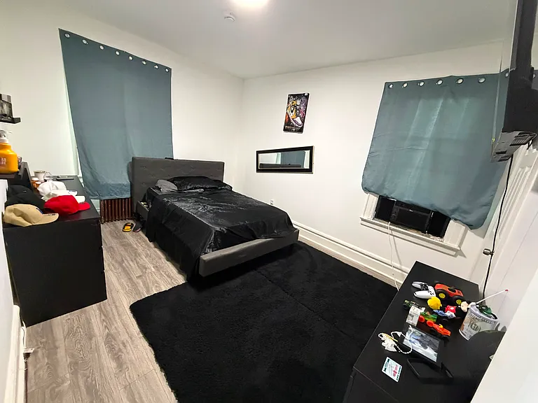 28 Saint James Pl #1R — Photo 9