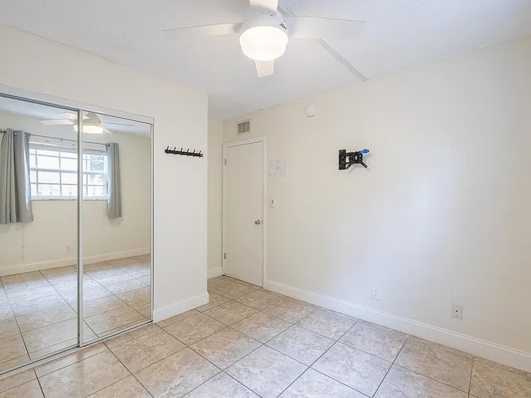 1505 NE 5th Ct #3 — Photo 14