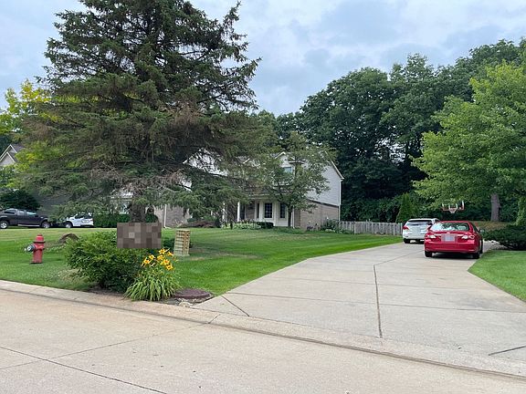 2nd image of 8596 Newport Dr