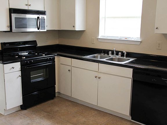 3rd image of 5526 Shirewick Ln