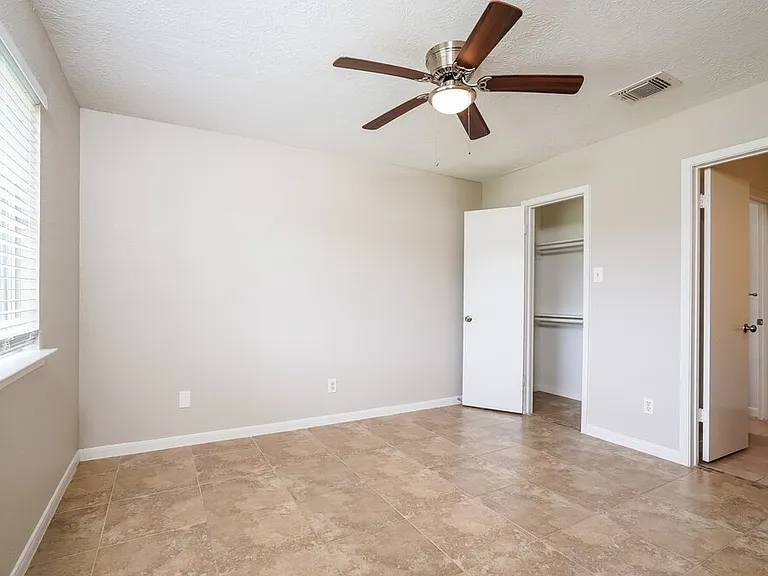 518 Magnolia Bnd — Photo 12