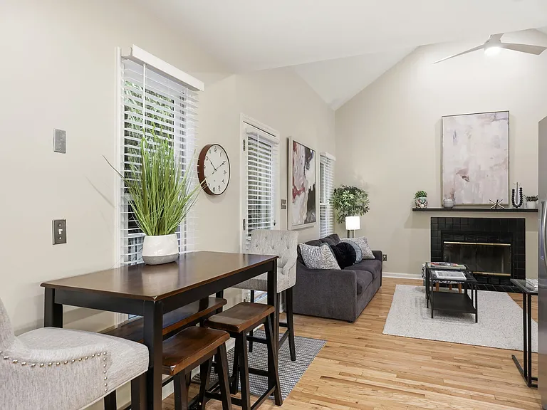 1502 Hollywood St — Photo 11