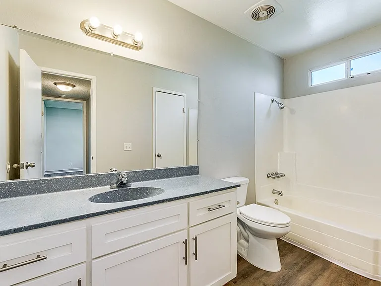Woodlawn Gardens Apartments — Photo 20