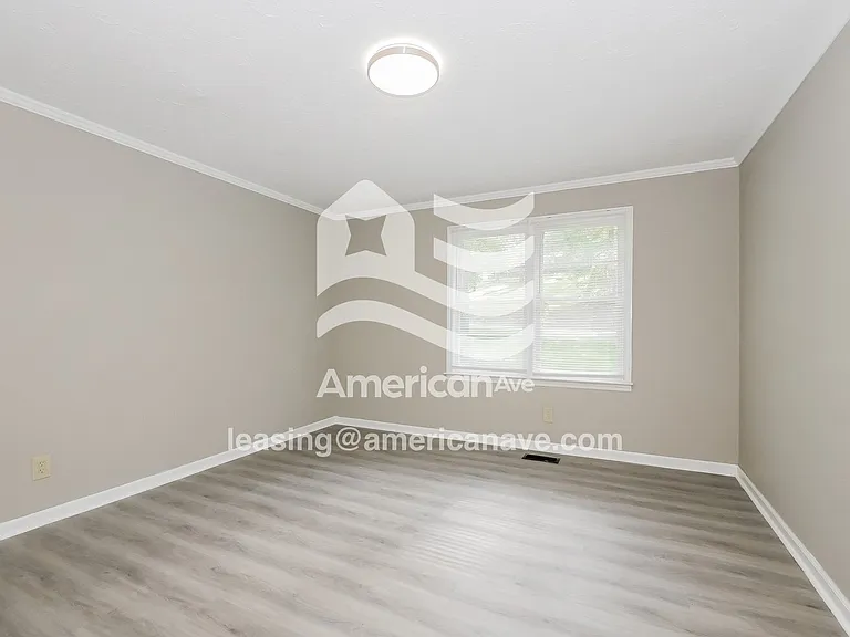 1857792_008_wm_-_main_bedroom_12933133.jpg