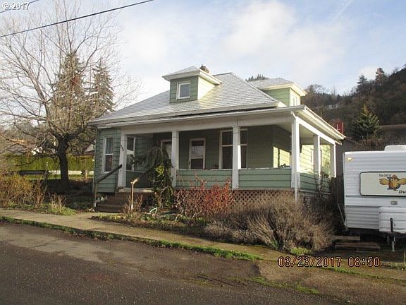2nd image of 102 E Franklin St