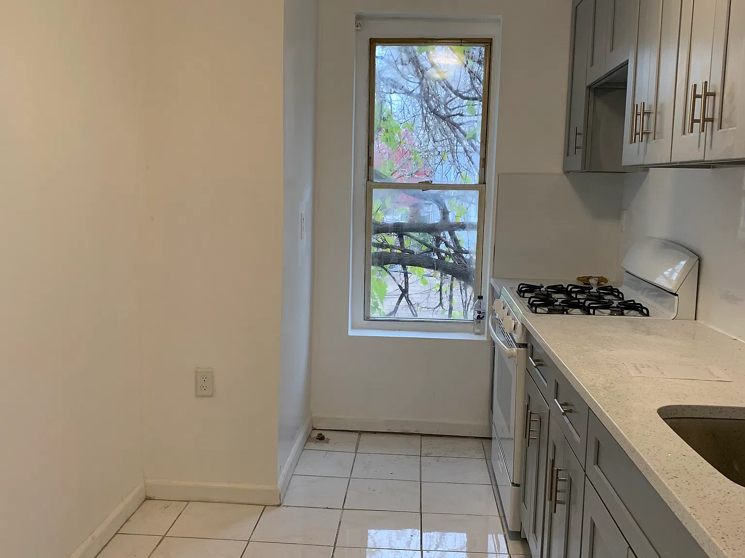 1 bed, 650 sqft, $2,200 — Photo 2