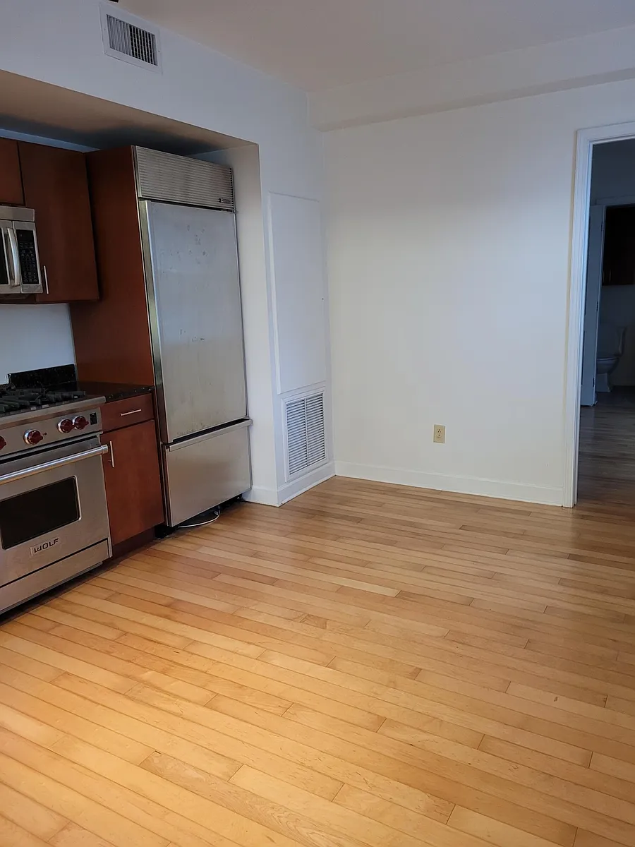Building Photo - 827 N State St #103