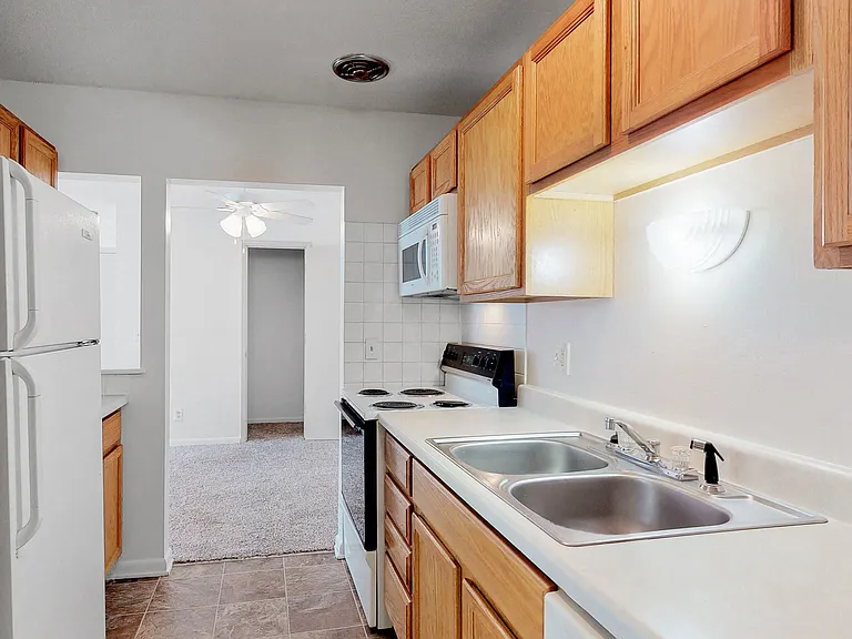 The 4220 Grand Apartments — Photo 15