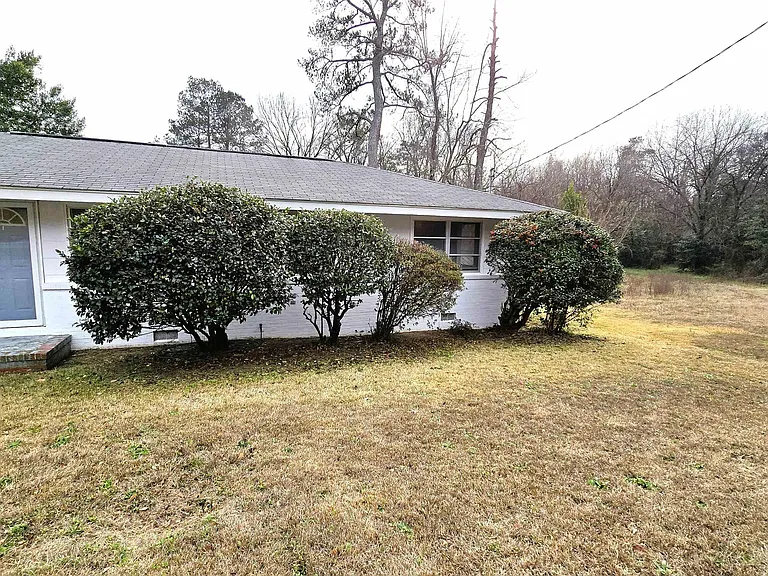 114 Forrester Dr — Photo 2