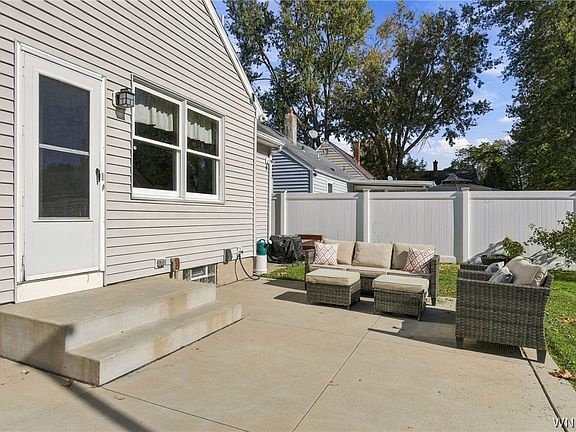 5th image of 191 Rumbold Ave