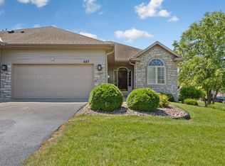 827 Vardon Ct, Faribault, MN 55021
