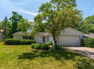 9 Canterbury Cir, Madison, WI 53711