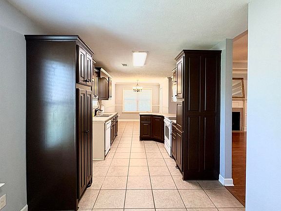 5th image of 40 Southwind Blvd