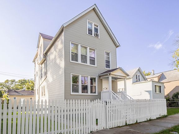 3rd image of 3028 N Christiana Ave