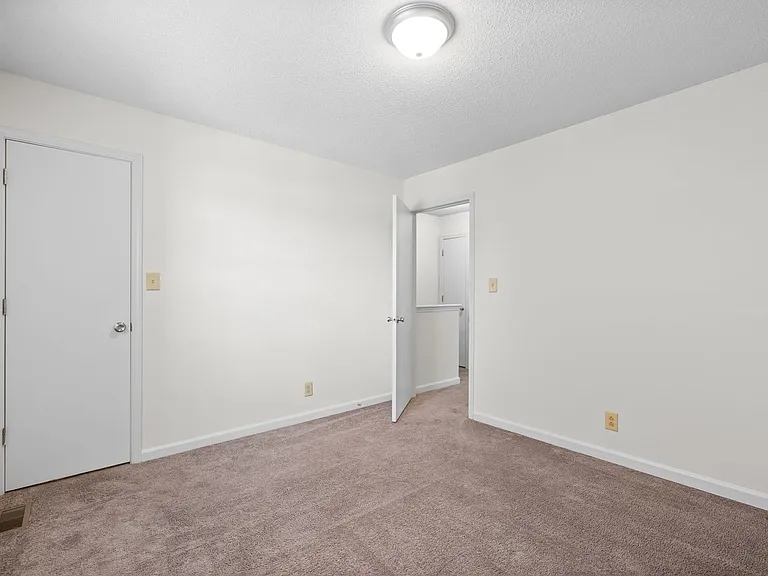 Baltimore Drive - 1731 — Photo 19