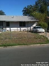 3rd image of 407 Ellana Claire St
