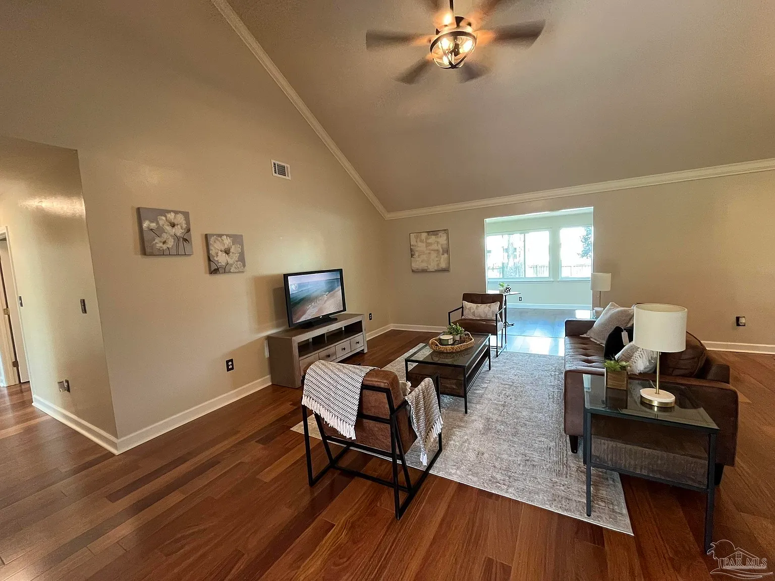 3 bed, 1930 sqft, $2,495 — Photo 4