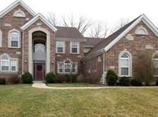 802 Arbor Chase Dr, Ballwin, MO 63021