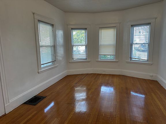 4th image of 51 Flynt St #51