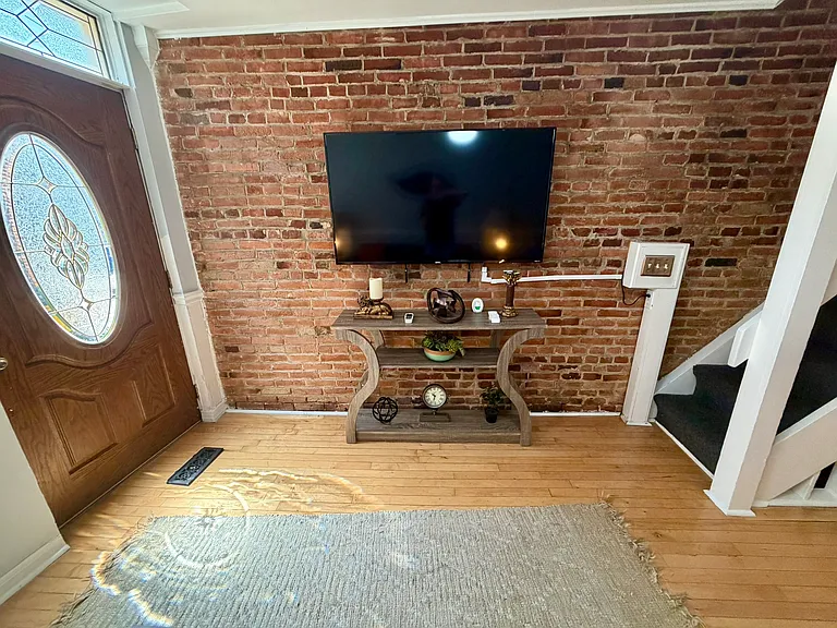 1710 Marshall St — Photo 6