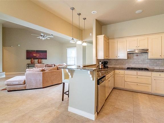 4th image of 2633 Everest Ave