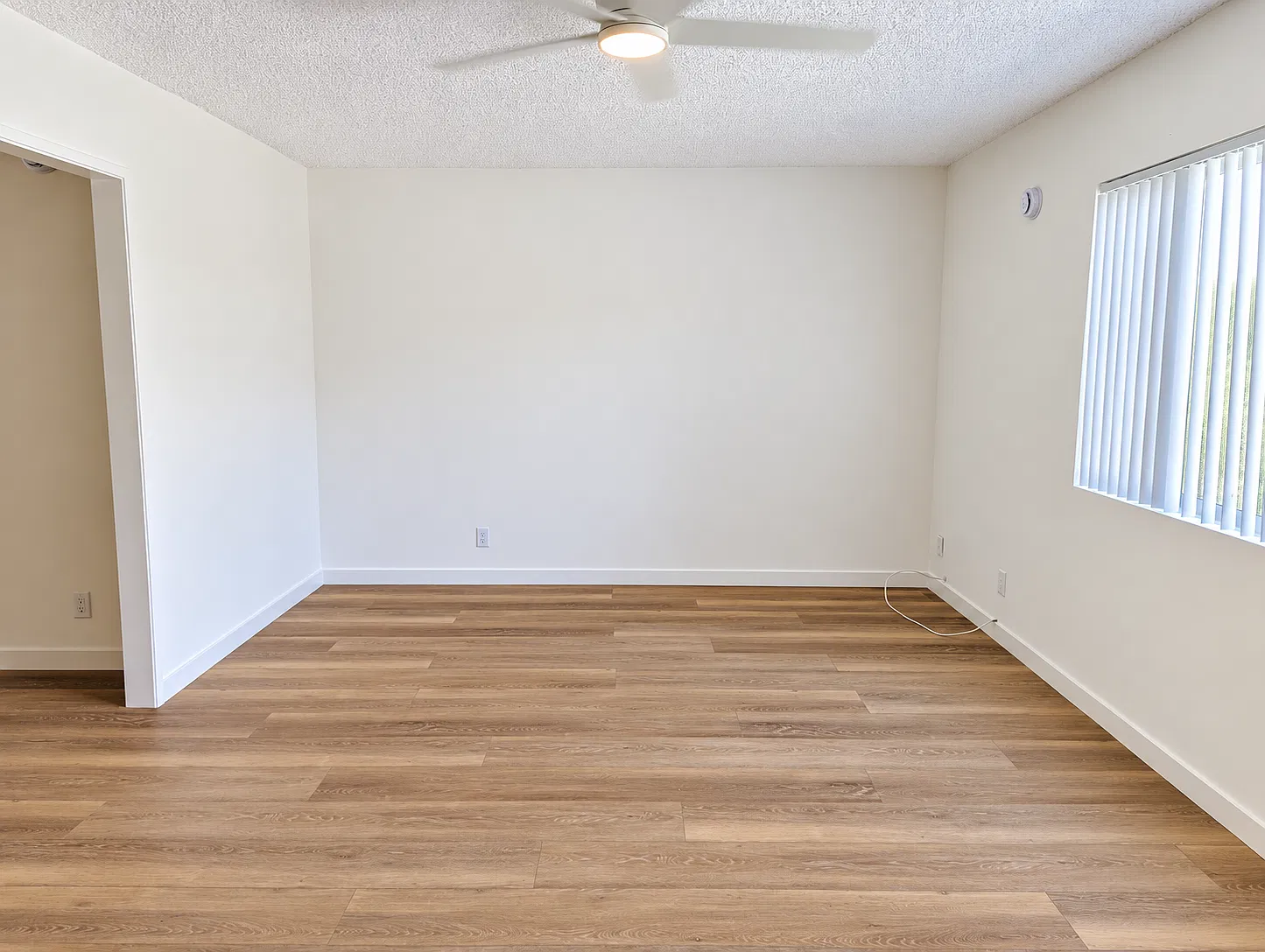 153 S Hayworth Ave — Photo 2