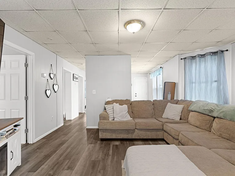 418 Anthony St #1 — Photo 8
