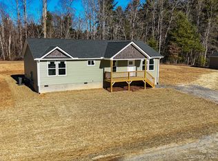 229 Tuttle Rd, Hendersonville, NC 28792