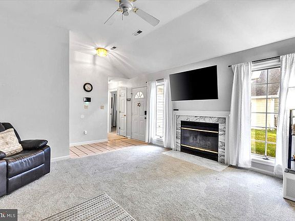 4th image of 48075 Mayflower Dr