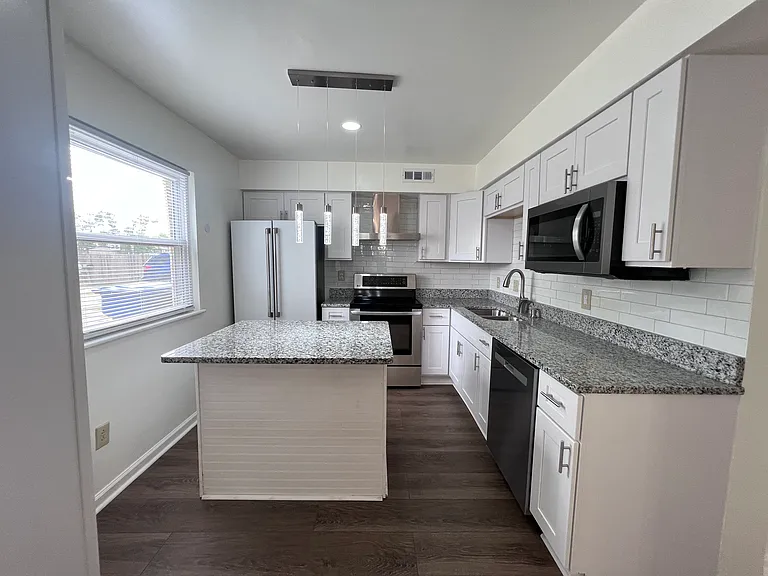 874 Jamestown Landing Rd — Photo 6