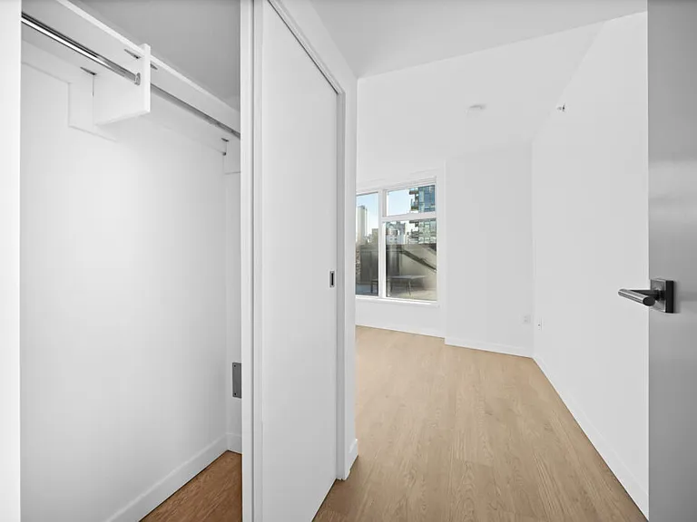 1661 Davie St — Photo 107