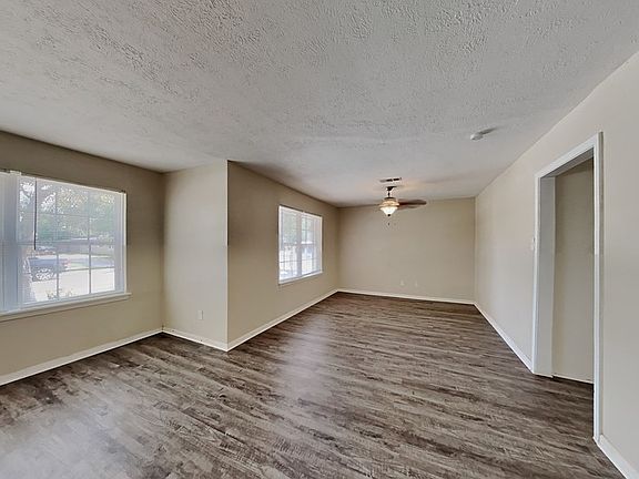 4th image of 1002 Fleetwood St