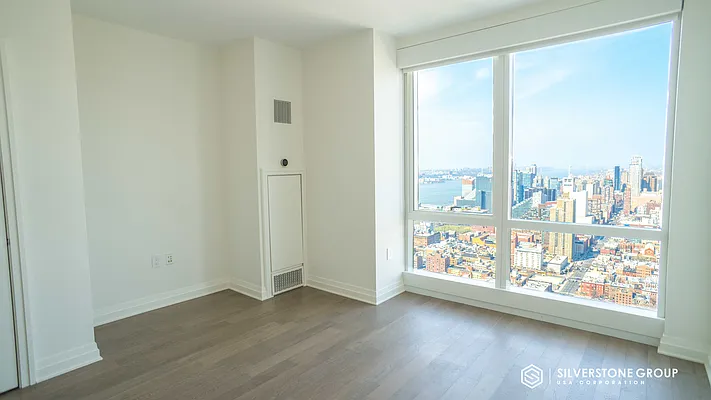 Rented by Silverstone Group USA Corp. | media 21