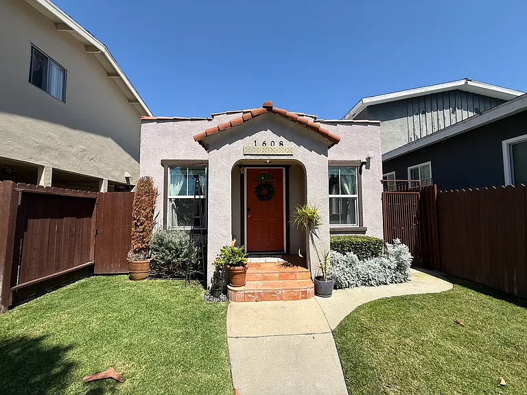 1608 Cedar Ave — Photo 27