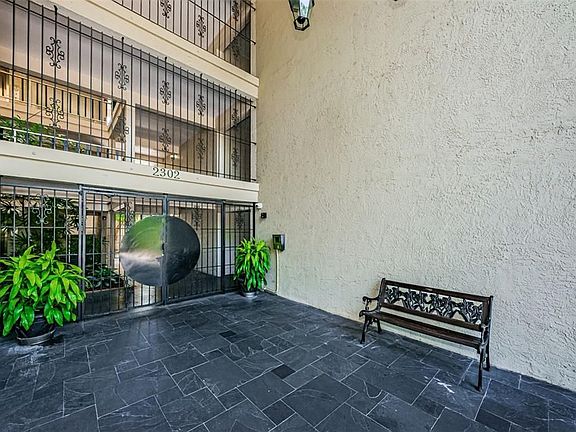 3rd image of 2302 S Manhattan Ave APT 310
