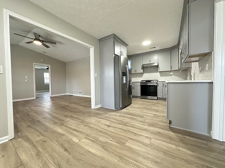 572-574 Wedgewood Dr — Photo 8