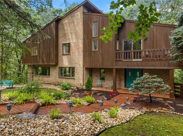 3385 Woodbridge Cir, Bethlehem, PA 18017