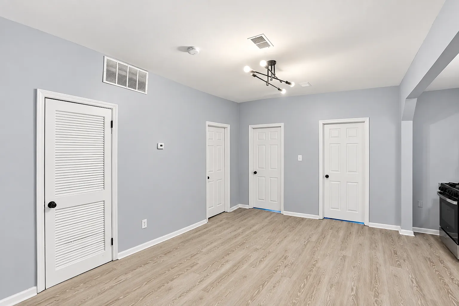 4 bed, $2,300 — Photo 3