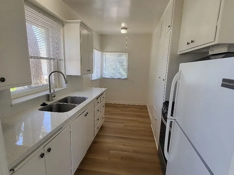 120 S Craig Ave — Photo 13