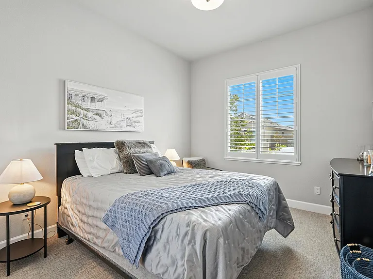 Bedroom #2 (Queen size bed)