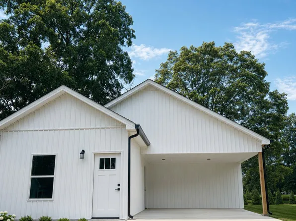 318 1st Ave, Lawrenceburg, TN 38464
