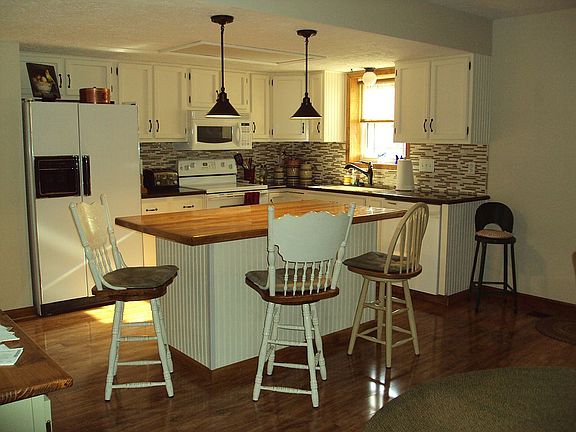 3rd image of 307 Redbay Dr