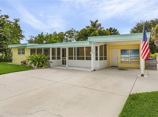 1281 10th St N, Naples, FL 34102