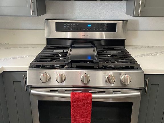 3rd image of 15927 Prairie Ave #1